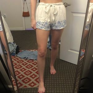 Francescas white shorts with embroidered flowers